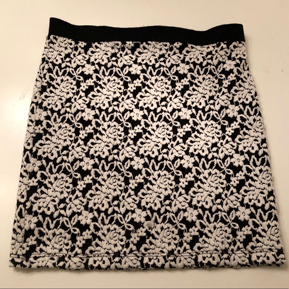 Forever 21 Black & White mini skirt